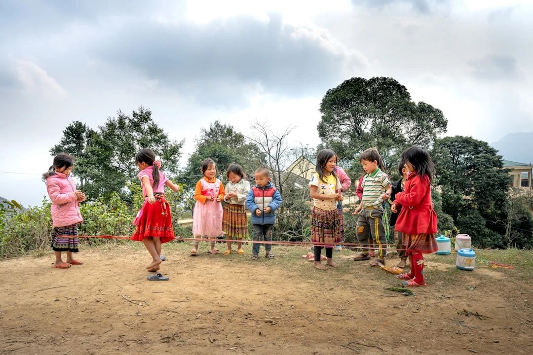 kham-pha-cau-lac-bo-hoa-phuong-do-duoi-goc-nhin-cua-minh-quan